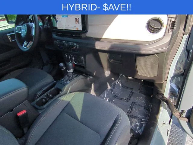 Used 2025 Gray Jeep Sahara 4xe image 32