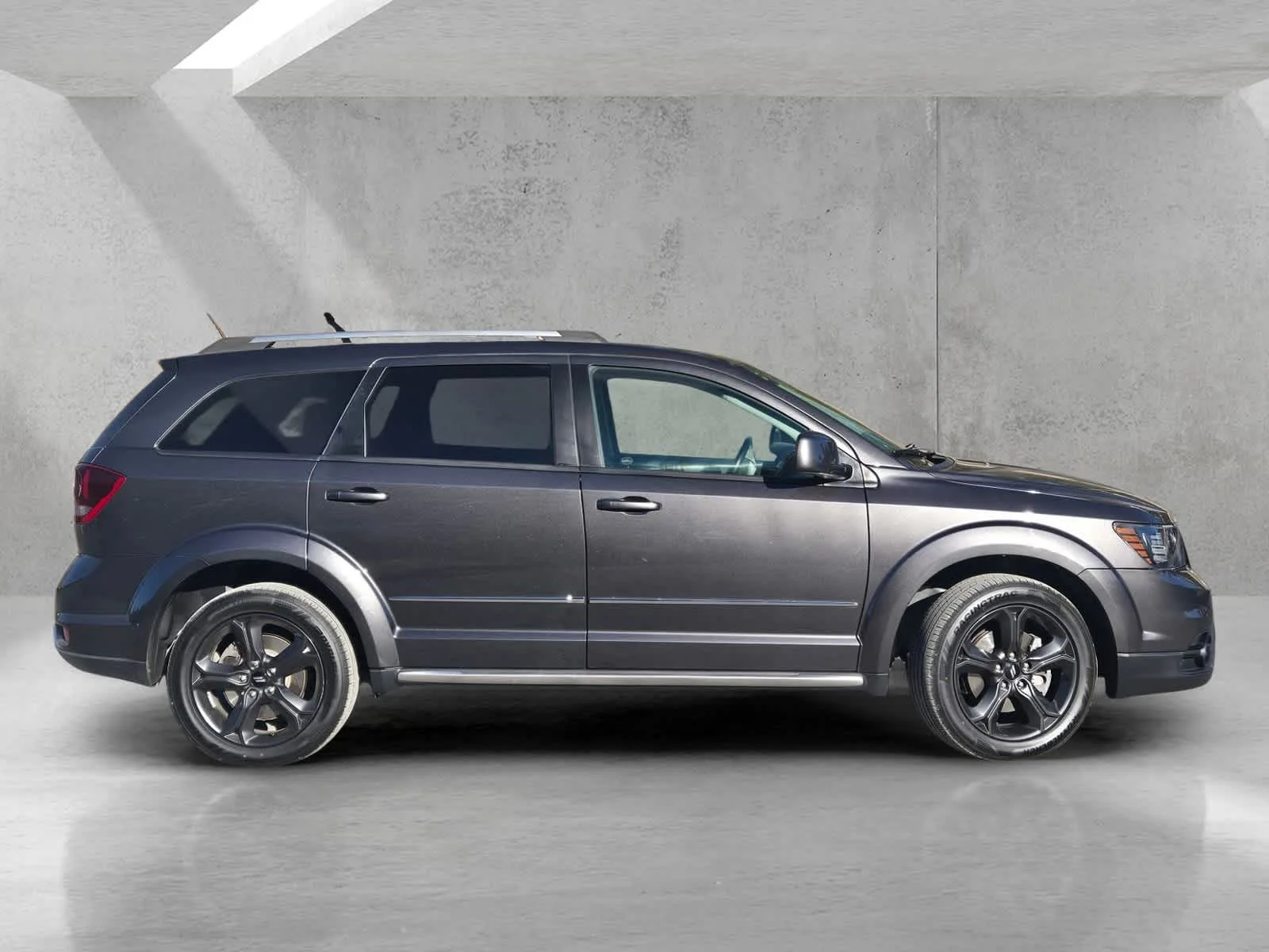 Used 2018  Dodge Crossroad image 3