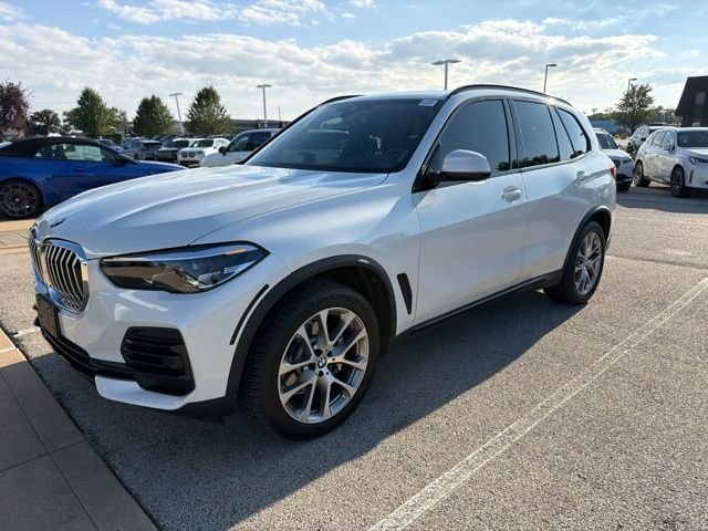 Used 2022 White Metallic BMW xDrive40i image 2