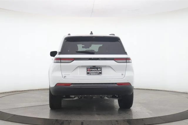 New 2026 Bright White Clear-Coat Exterior Paint Jeep  image 11