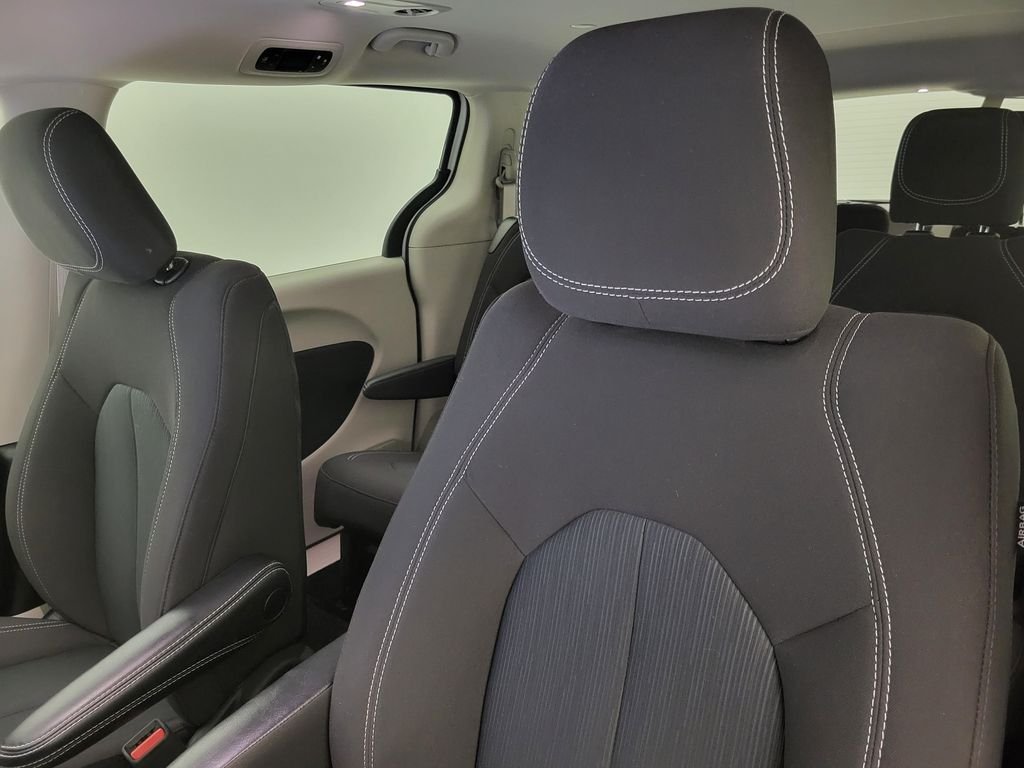 Used 2024 White Chrysler LX image 27