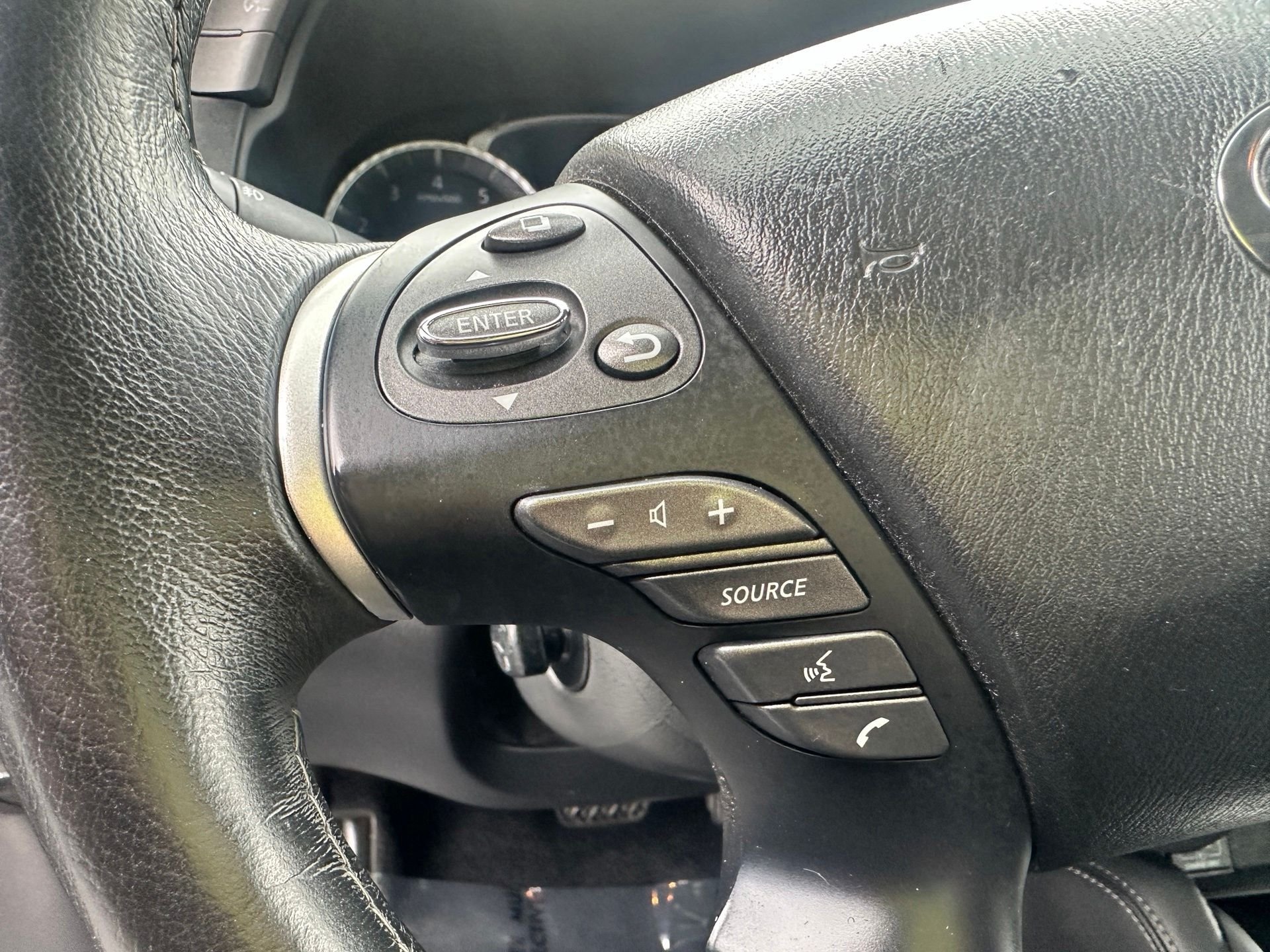 Used 2020 Black INFINITI LUXE image 9