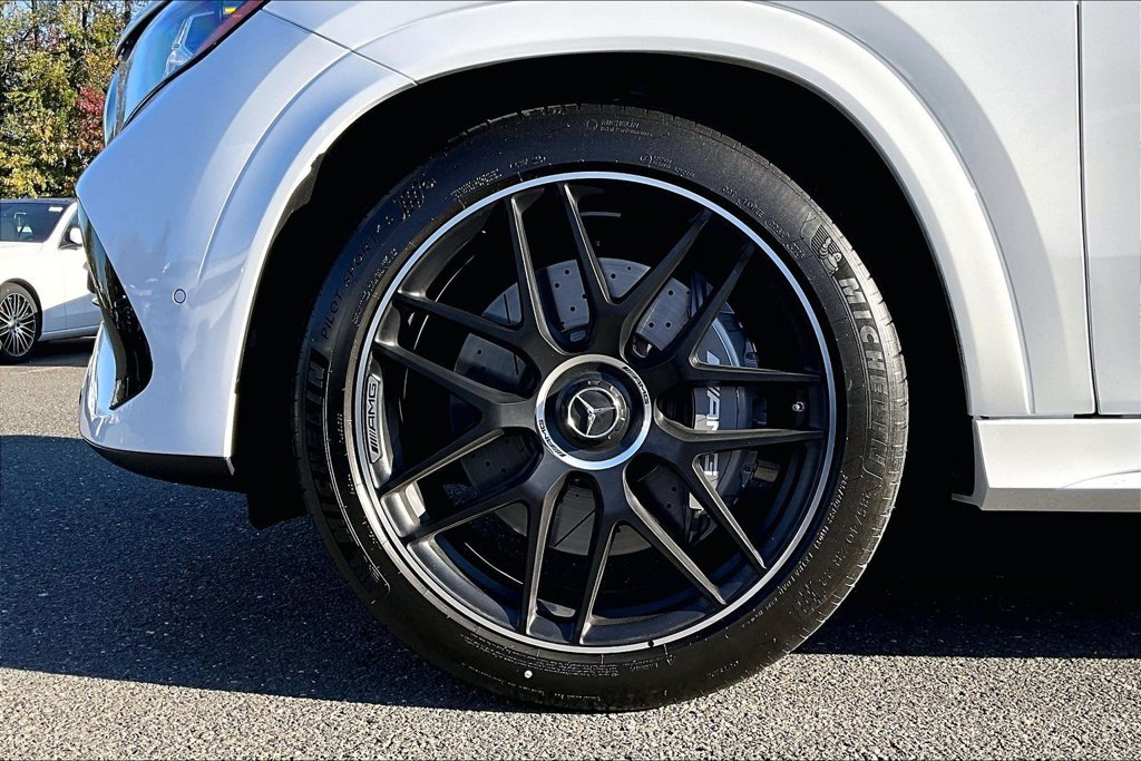 New 2027 MANUFAKTUR Moonlight White Metallic Mercedes-Benz GLE 53e AMG® image 12