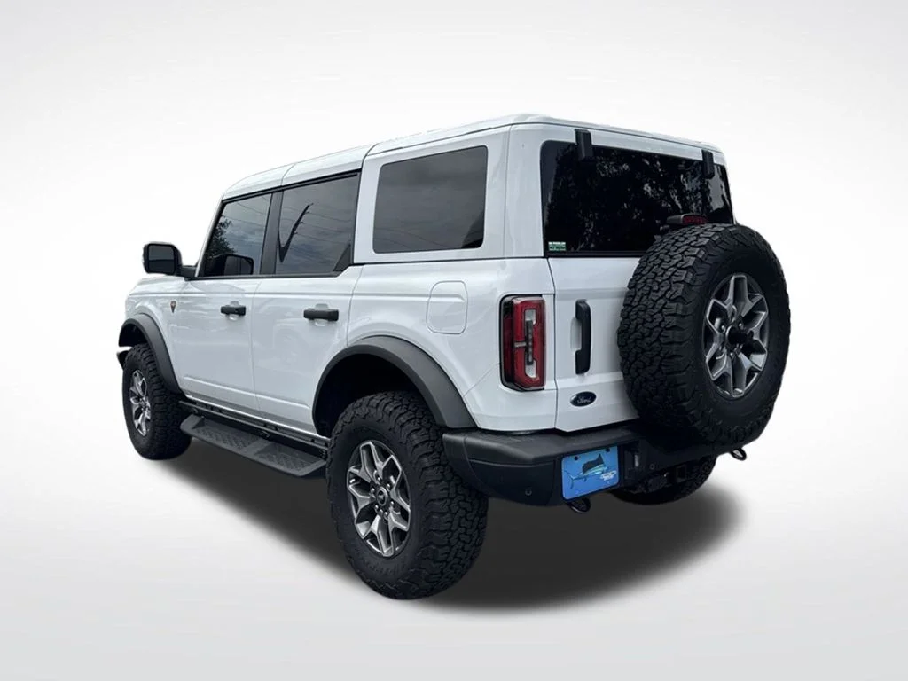 Used 2025 Oxford White Ford Badlands image 6