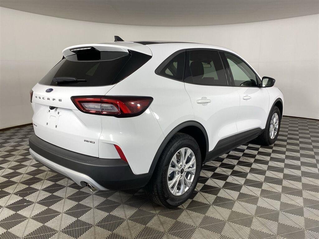 Used 2025 Oxford White Ford Active image 10