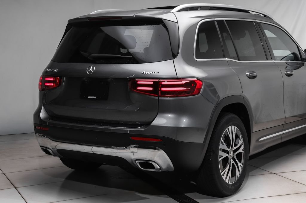 New 2026 Mountain Grey Metallic Mercedes-Benz GLB 250 image 4
