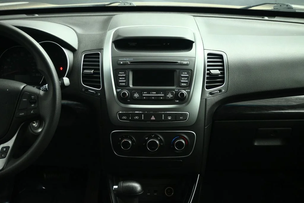 Used 2015 Red Kia LX image 37