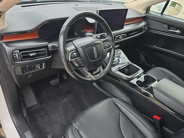 Used 2023 White Lincoln Reserve image 16