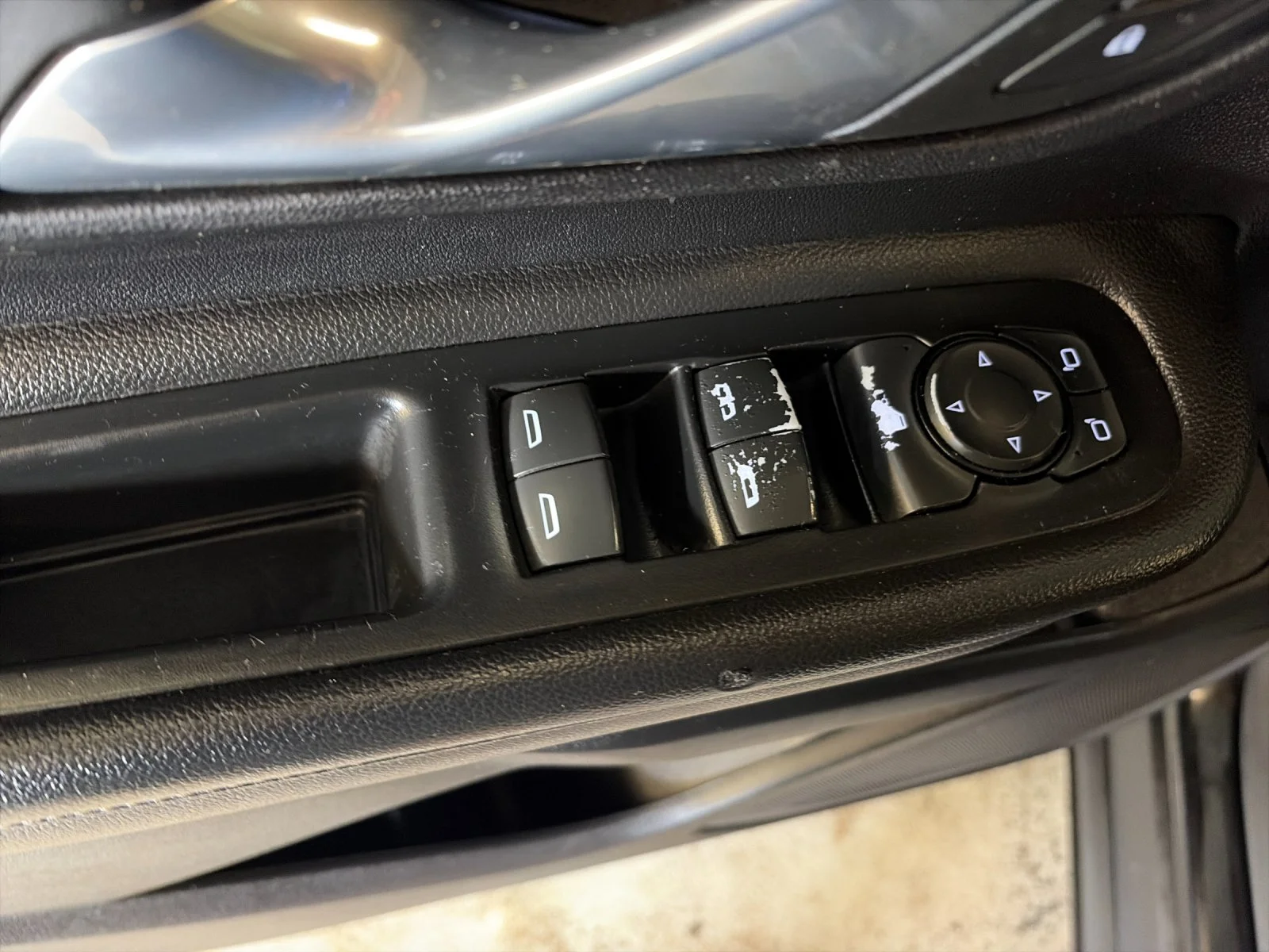Used 2023 Ebony Twilight Metallic GMC SLE image 13