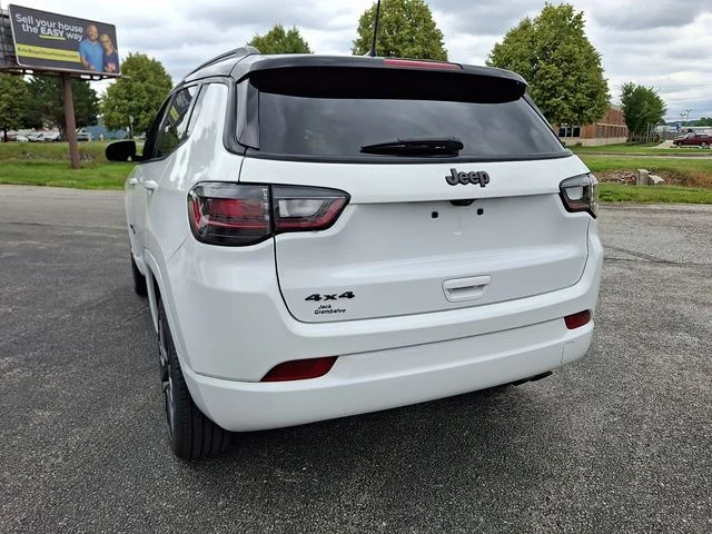 Used 2022 White Jeep Limited image 8