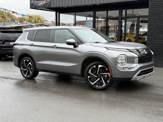 2022 Mitsubishi Outlander SE photo 2