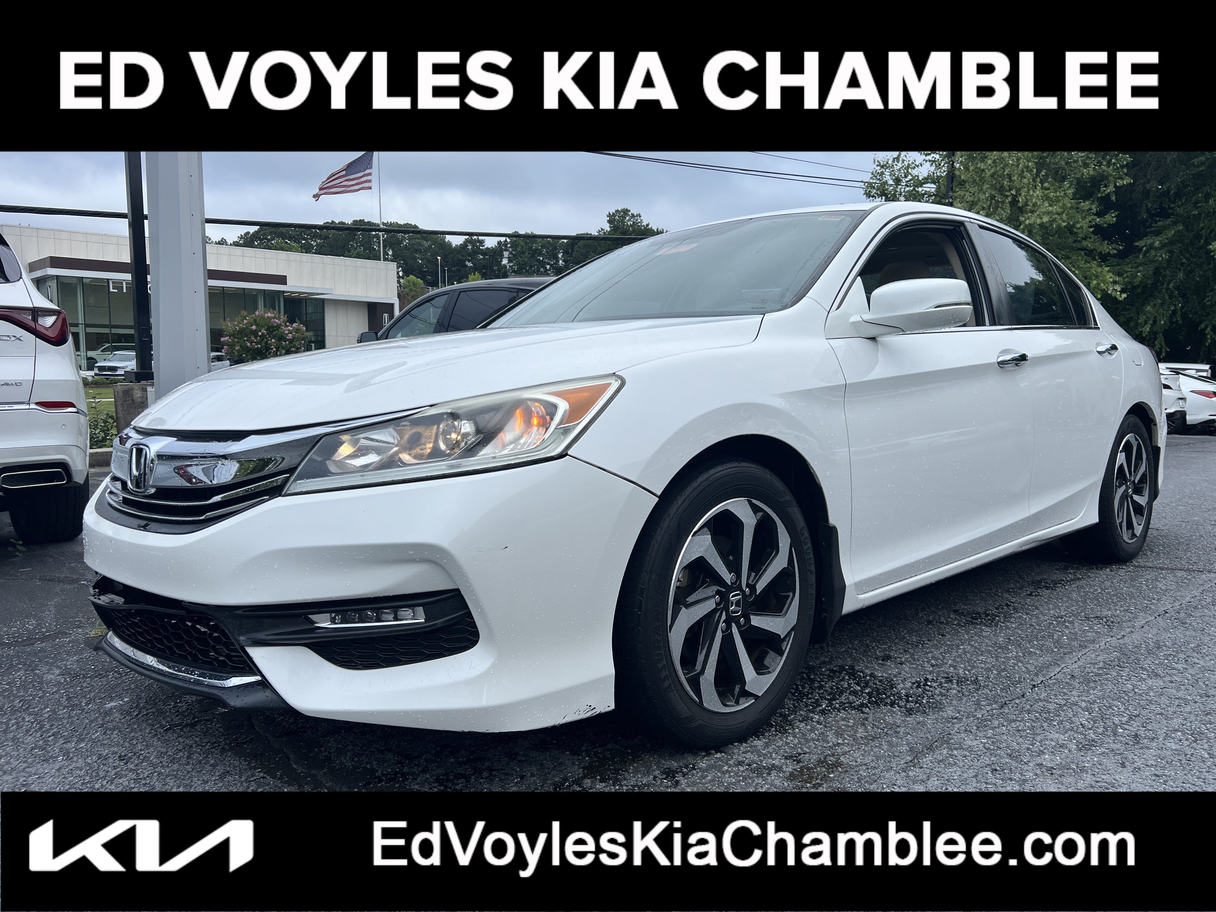 Used 2016 White Orchid Pearl Honda EX image 1