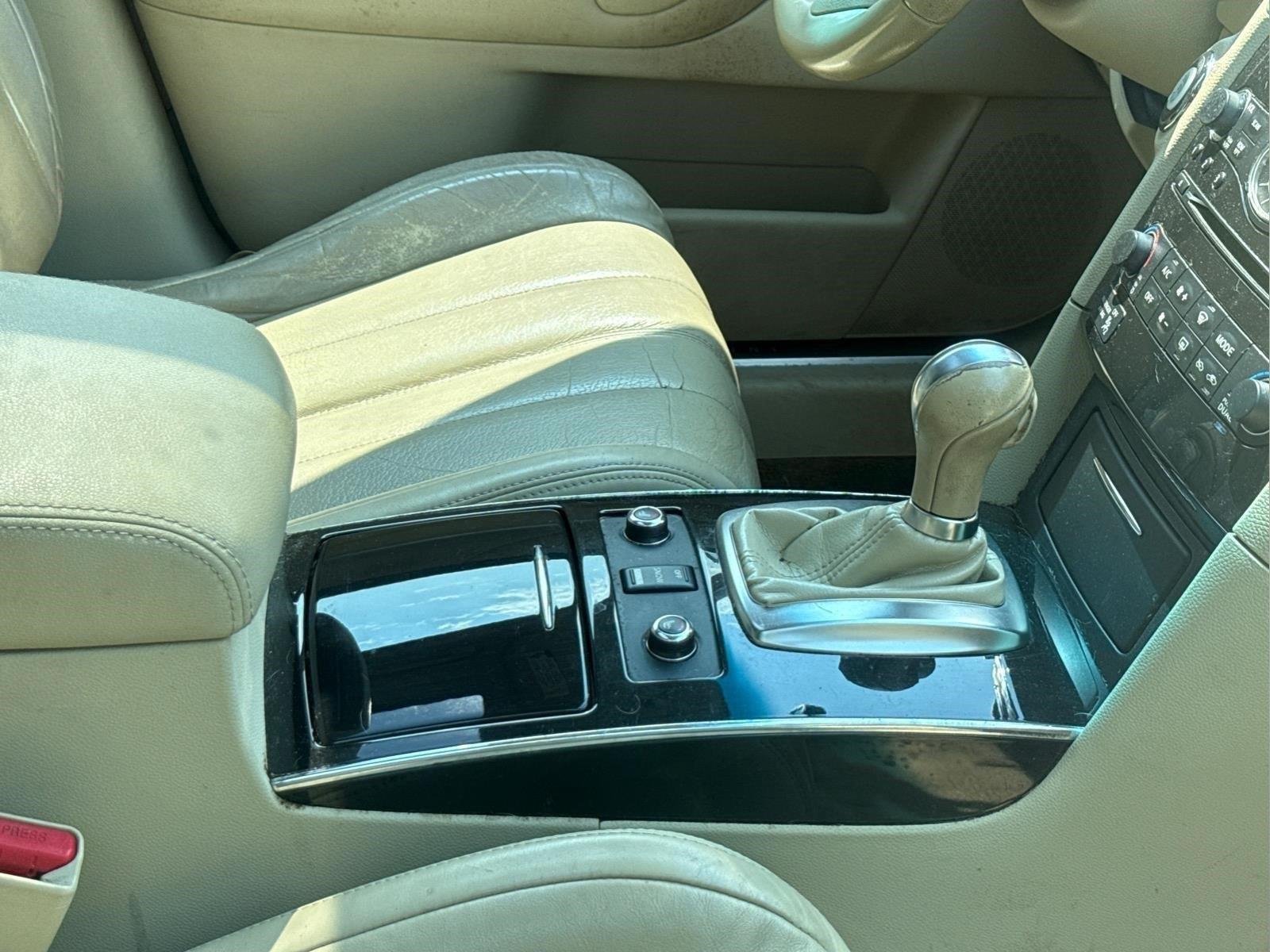 Used 2013 Moonlight White INFINITI  image 13