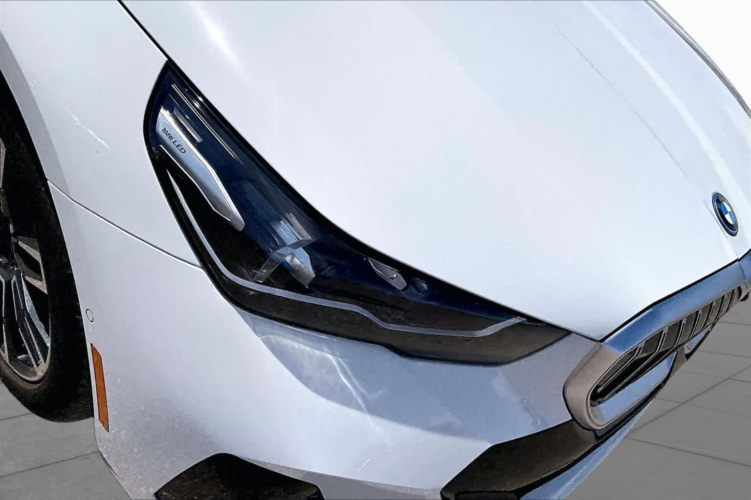 Used 2026 Alpine White BMW 550e xDrive image 25