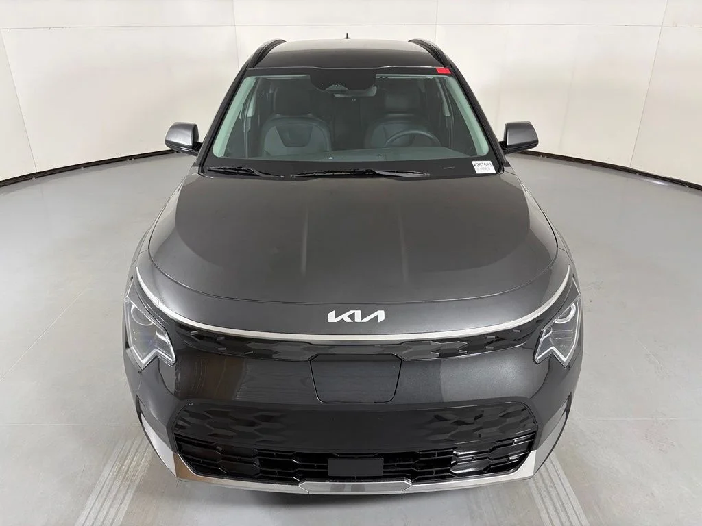 New 2026 Interstellar Gray Kia WIND image 3