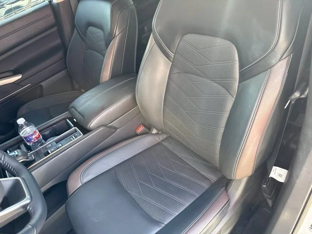 Used 2025 White Nissan Platinum image 6