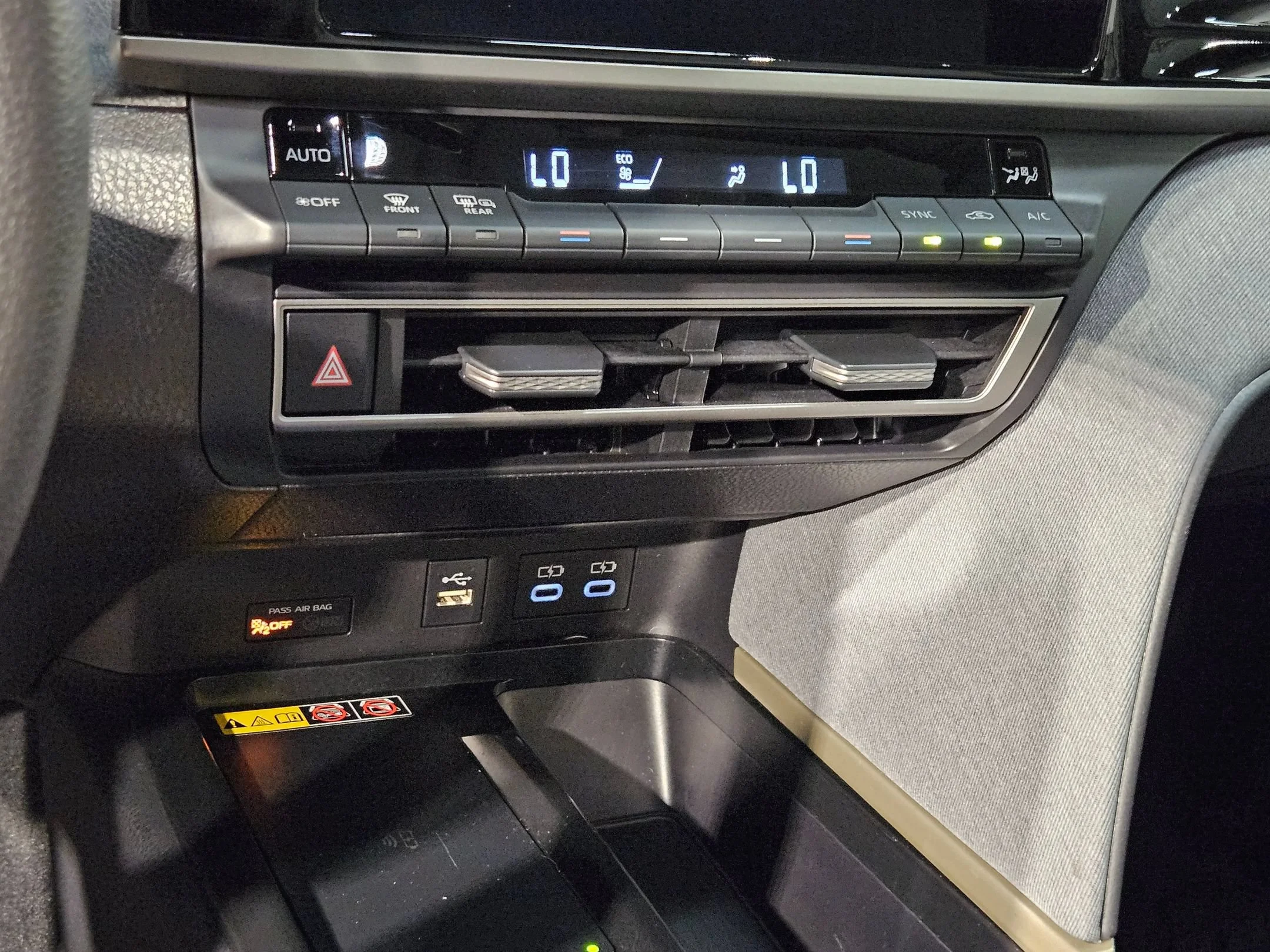 Used 2025 Underground Toyota LE image 31