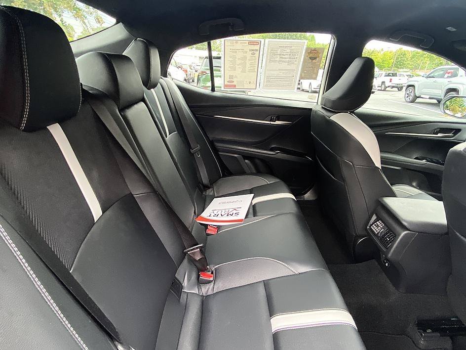 Used 2025 Ice Cap Toyota SE image 23