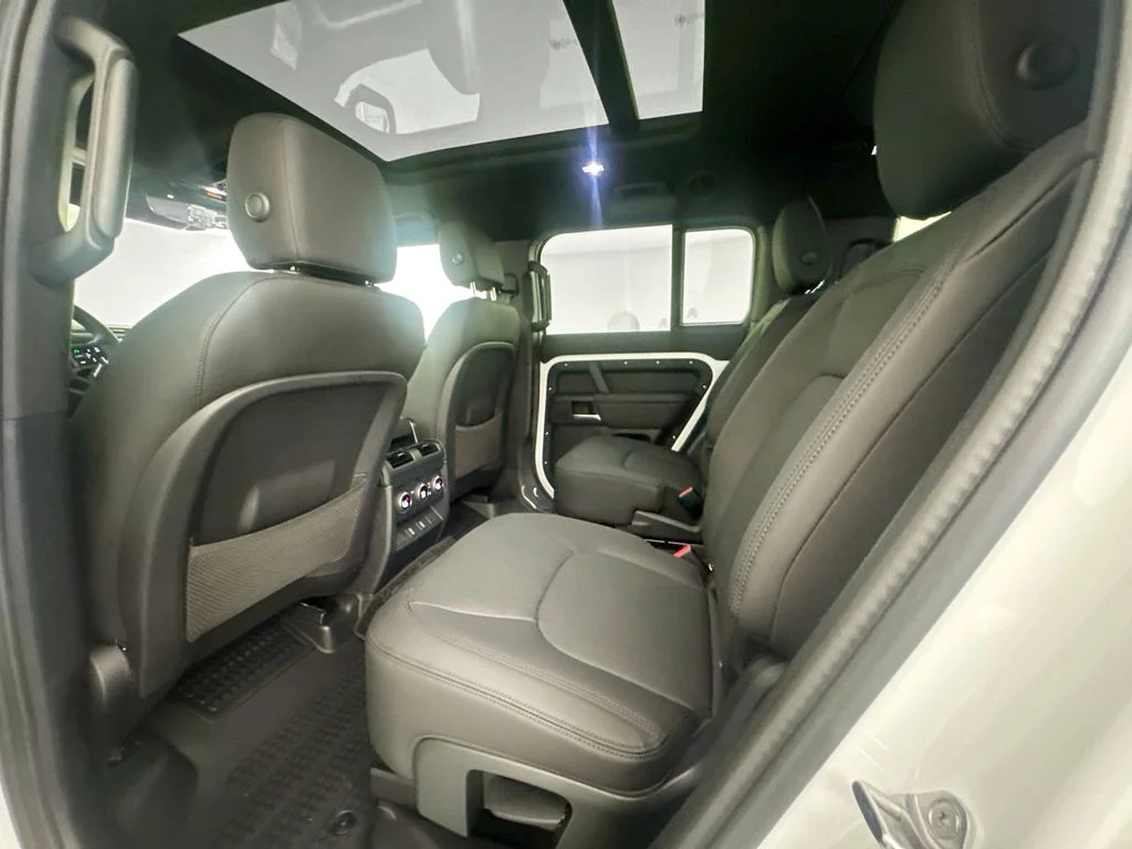 New 2026 Fuji White Land Rover X-Dynamic SE image 24