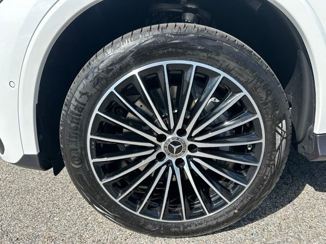 New 2027 MANUFAKTUR Moonlight White Metallic Mercedes-Benz GLC 350 image 9