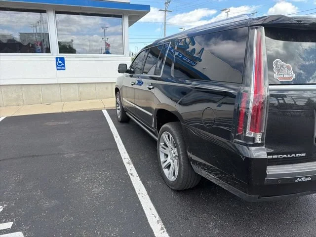 Certified Used 2019 BLACK RAVEN Cadillac Premium Luxury image 3