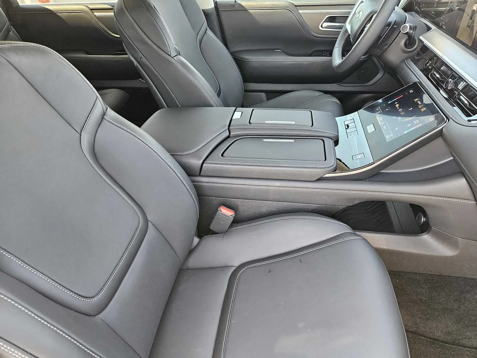 Used 2025 Black Obsidian INFINITI PURE image 13