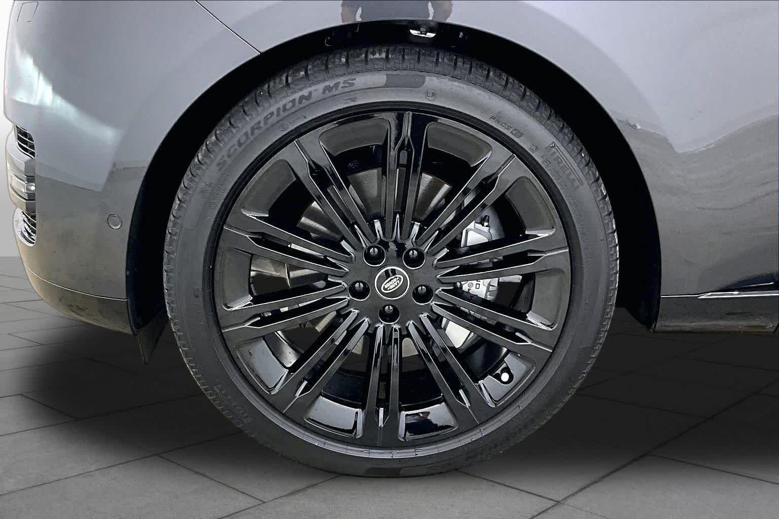 Used 2025 Carpathian Grey Premium Metallic Land Rover SE image 11