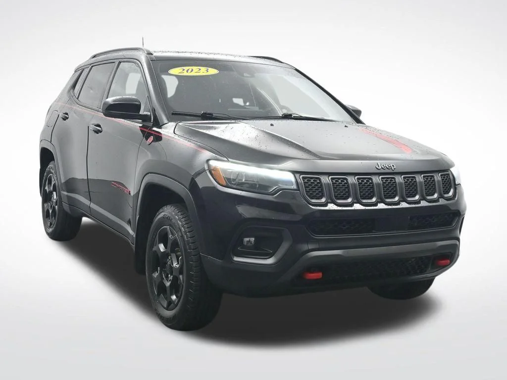 Certified Used 2023 Diamond Black Jeep Trailhawk image 3