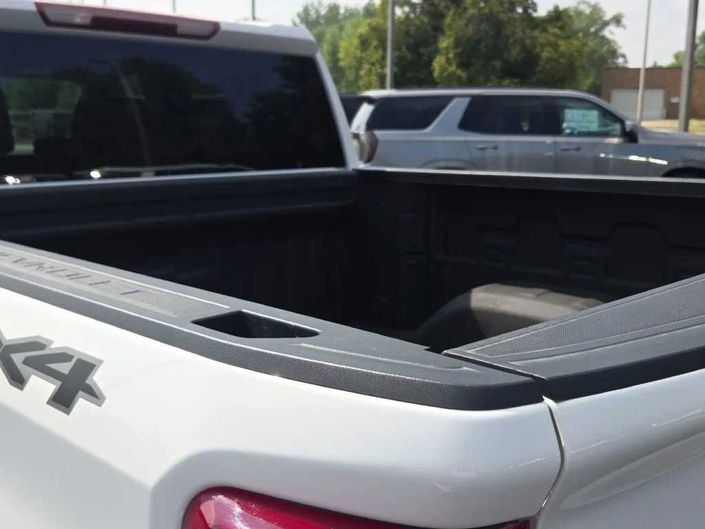 Used 2025 White Chevrolet RST image 15