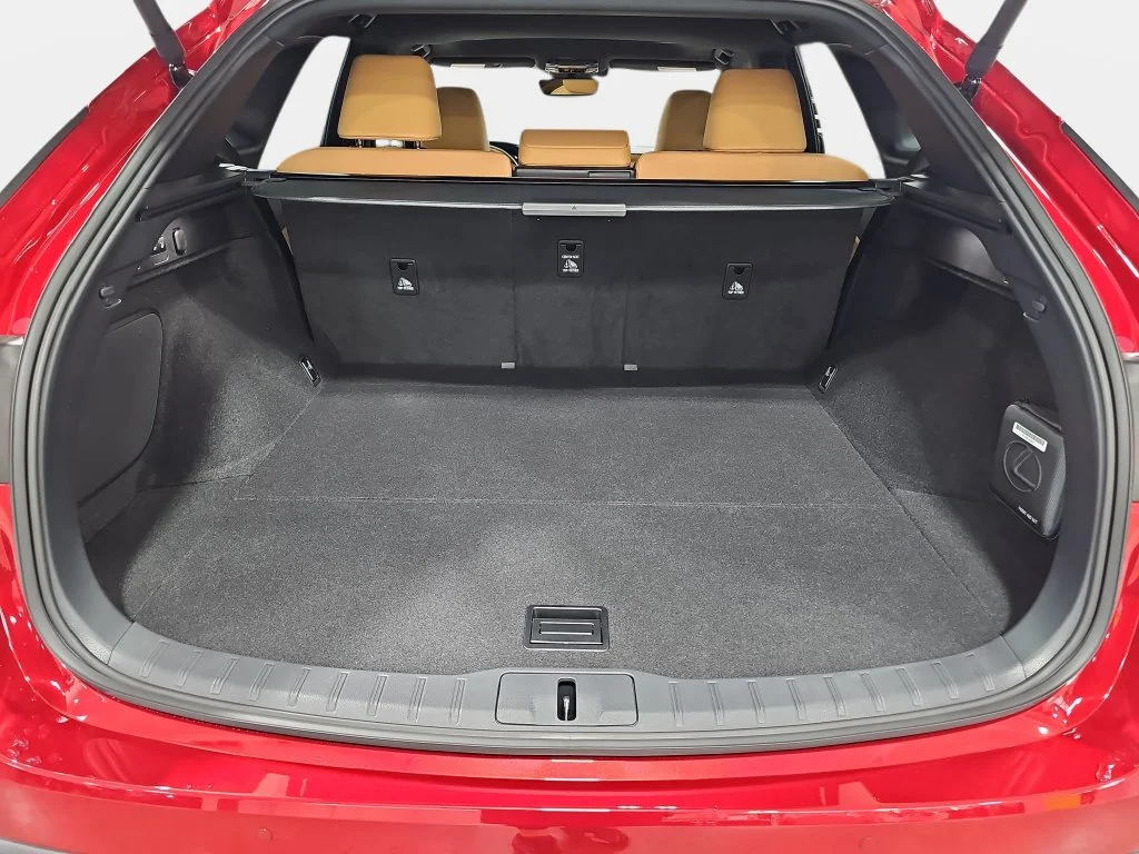 New 2026 Matador Red Mica Lexus PREMIUM image 12