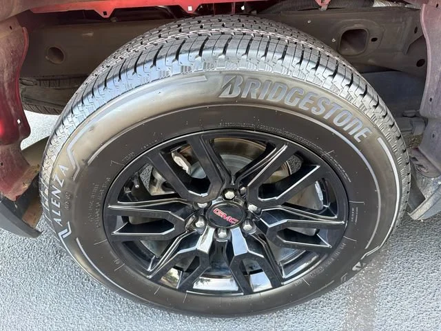 Used 2023 VOLCANIC RED TINTCOAT GMC Elevation image 17