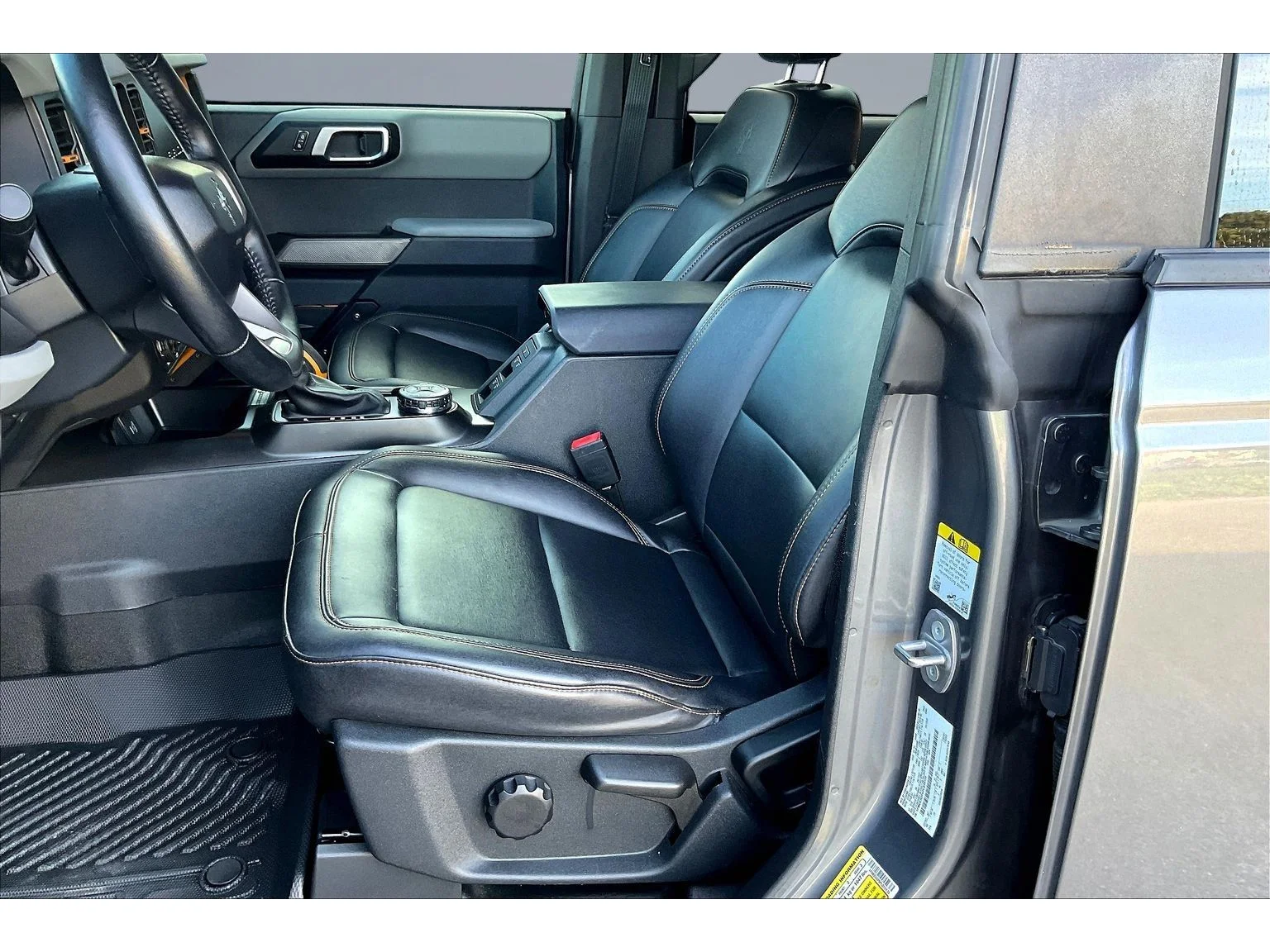 Used 2023  Ford Base image 17