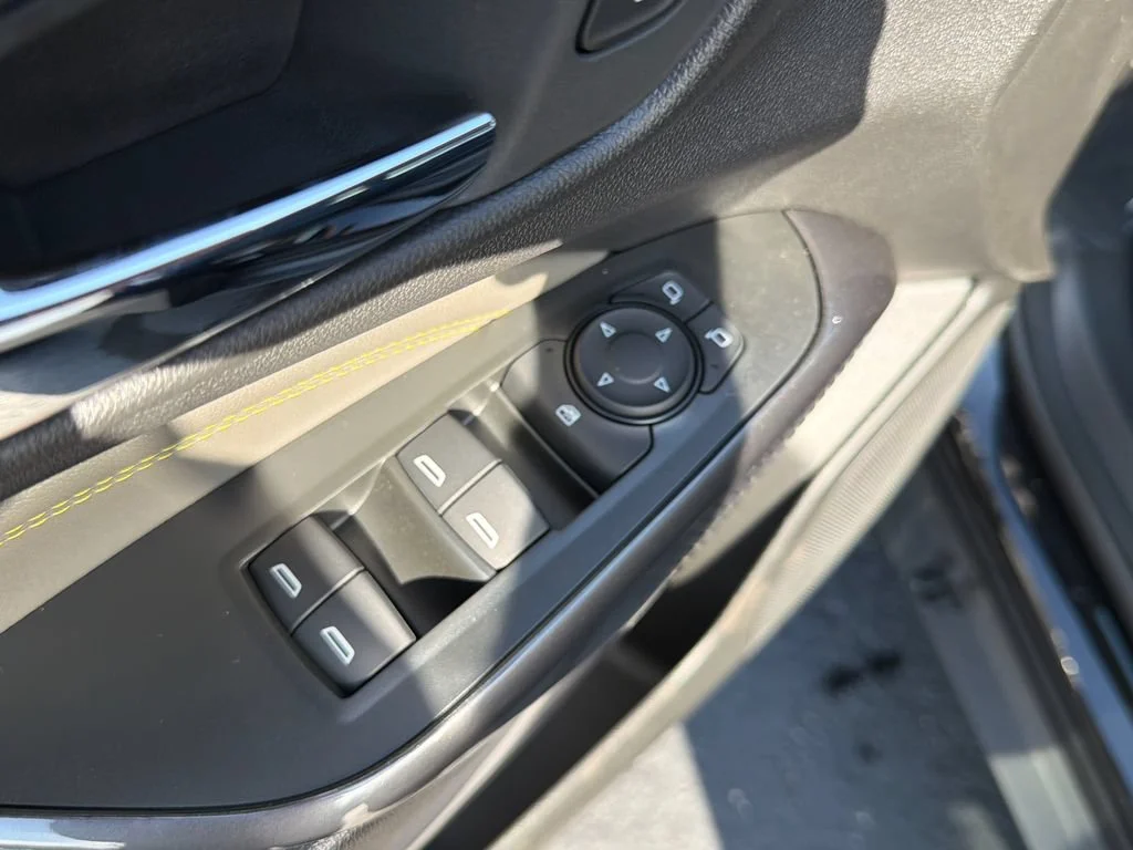 New 2026 Mosaic Black Metallic Chevrolet ACTIV image 15