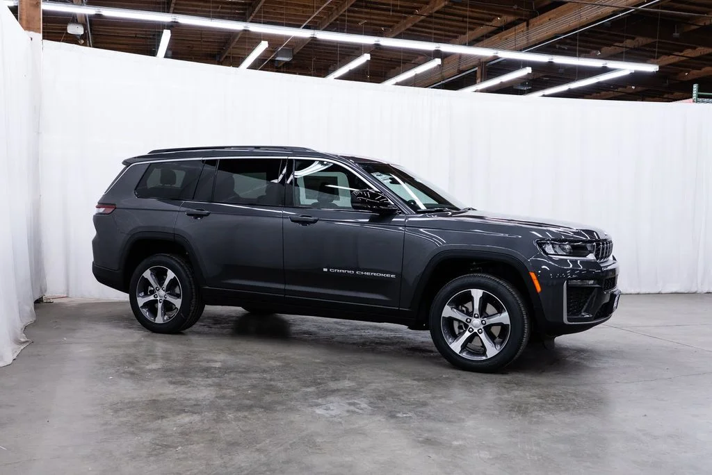 2026 Jeep Grand Cherokee L Limited 4x4's photo