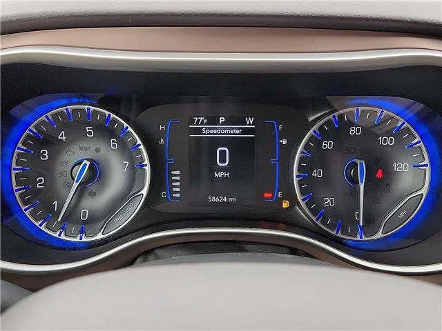Used 2024 Silver Chrysler LX Passenger image 18