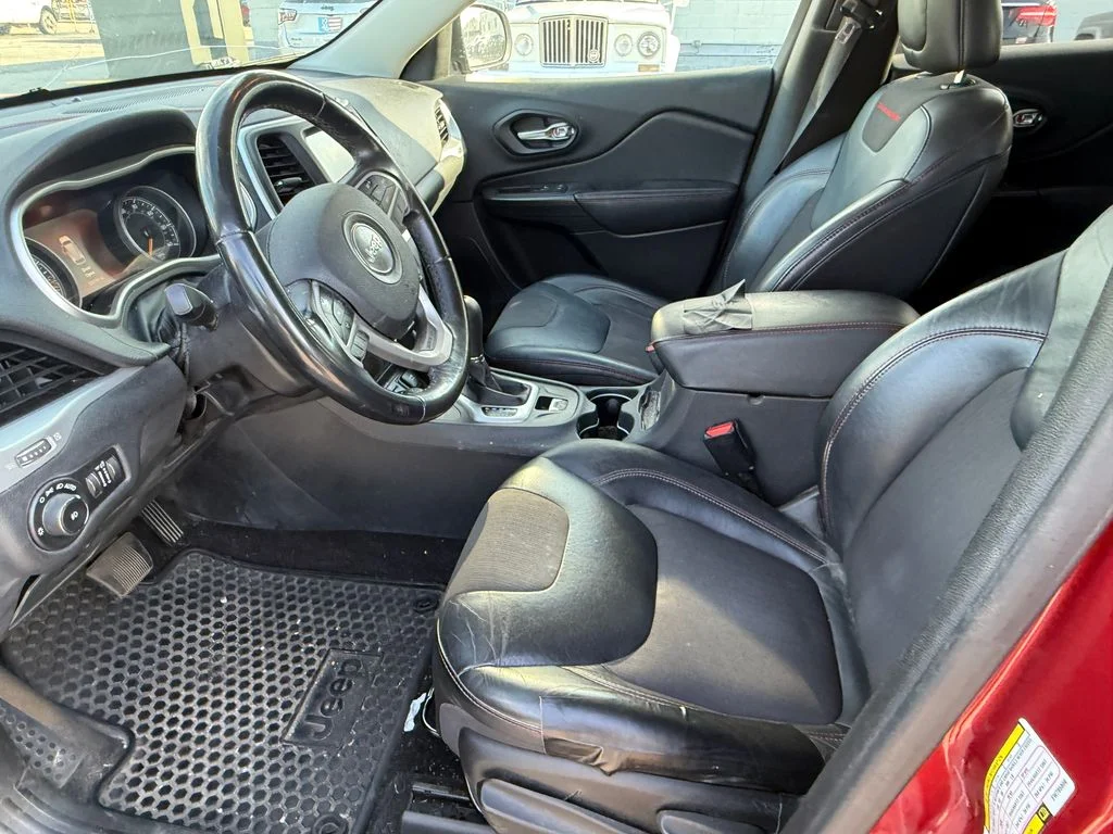 Used 2015 Red Jeep Trailhawk image 15
