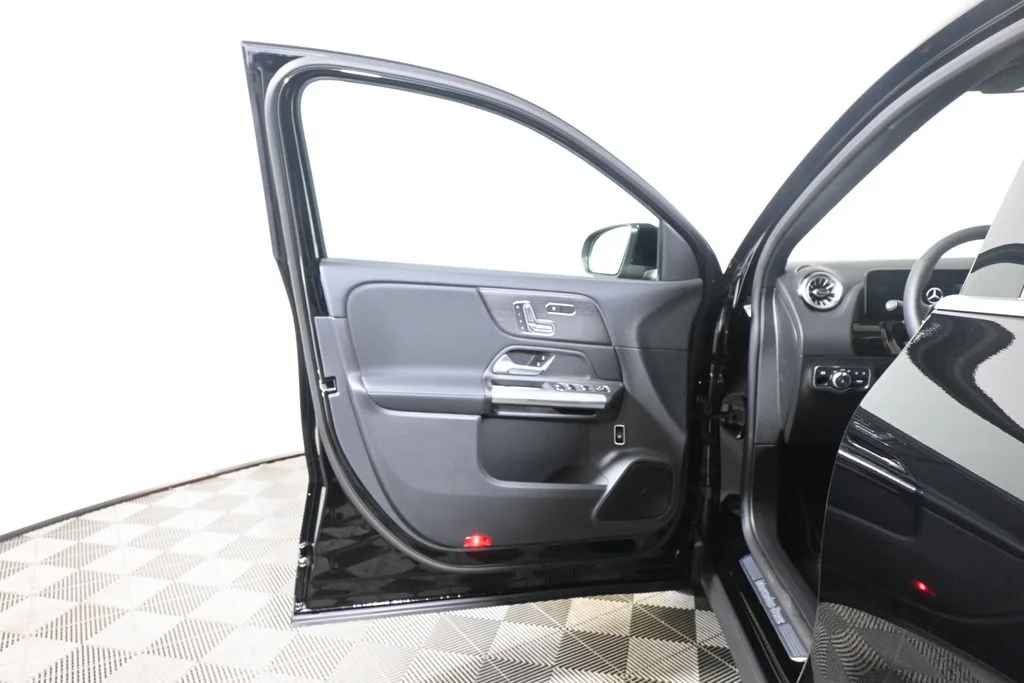 Used 2026 Black Mercedes-Benz GLA 250 image 29