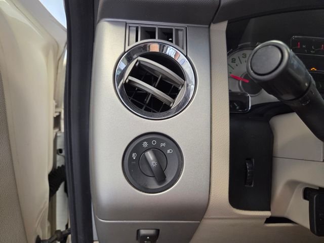 Used 2008  Ford Limited image 29