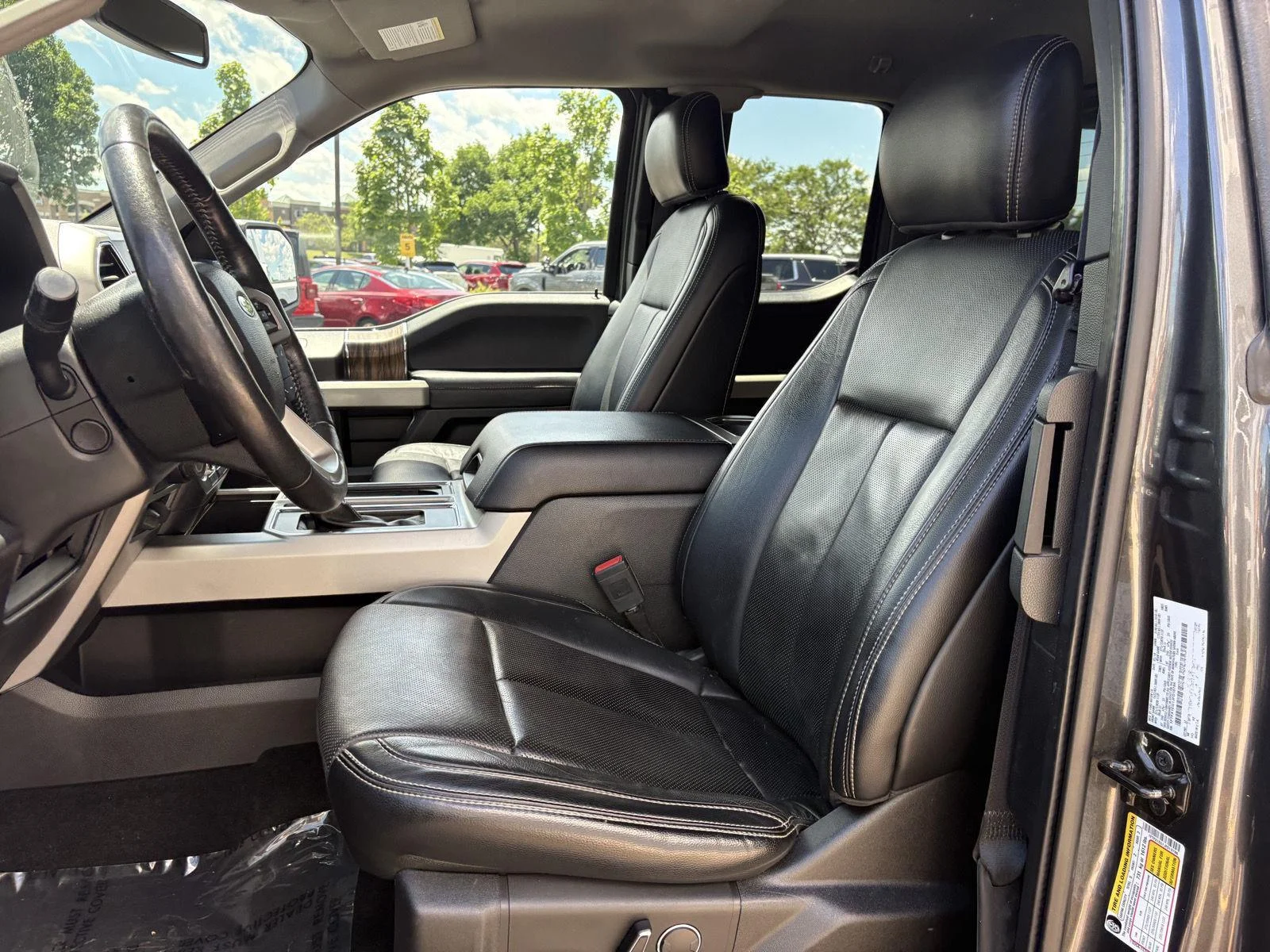 Used 2018 Magnetic Ford LARIAT image 17