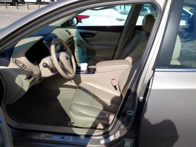 Used 2013 Beige Nissan 3.5 SL image 3