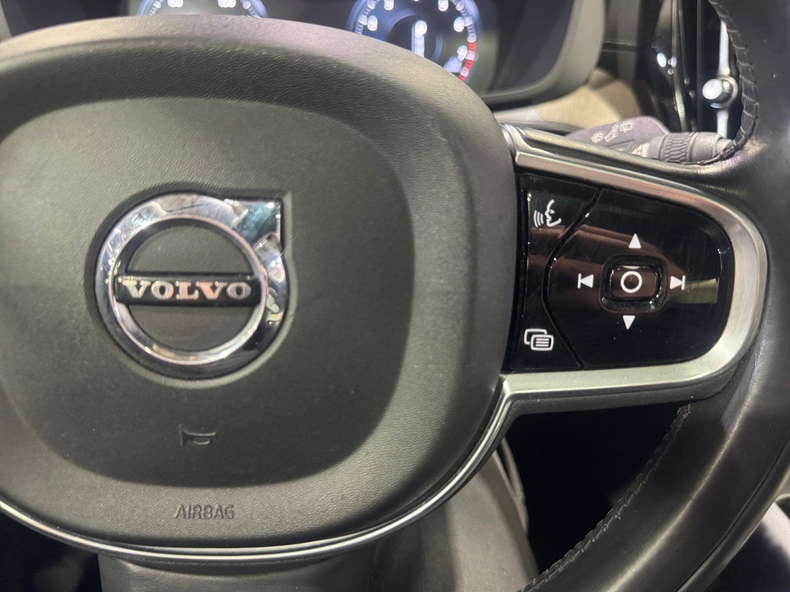 Used 2018 Black Volvo T6 Inscription image 24