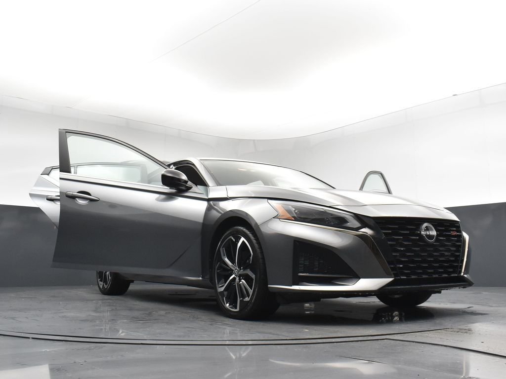 2023 Nissan Altima SR - Photo 28