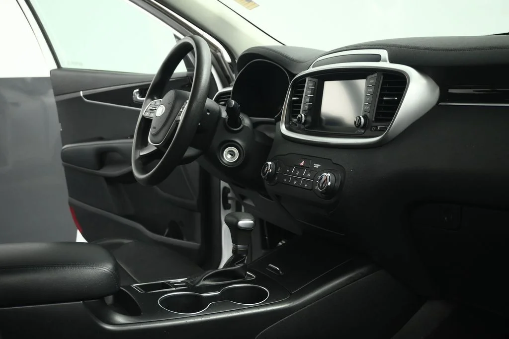 Used 2020 White Kia LX image 55