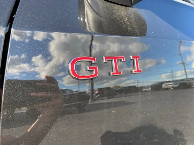 2025 Volkswagen Golf GTI SE - Photo 9