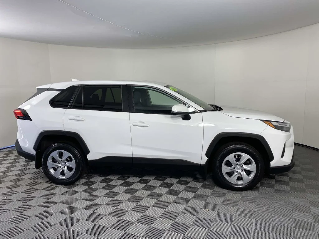 Used 2024 Ice Toyota LE image 10