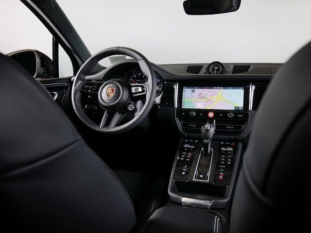 2025 Porsche Macan T - Photo 15