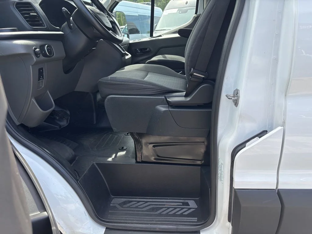 Used 2024 Oxford White Ford Base image 37