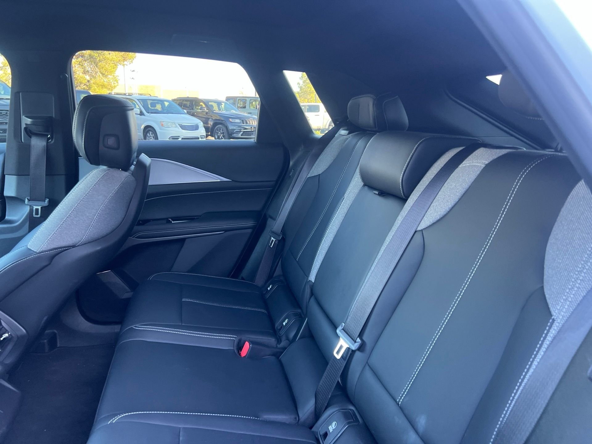 Used 2024 White Cadillac Tech image 22