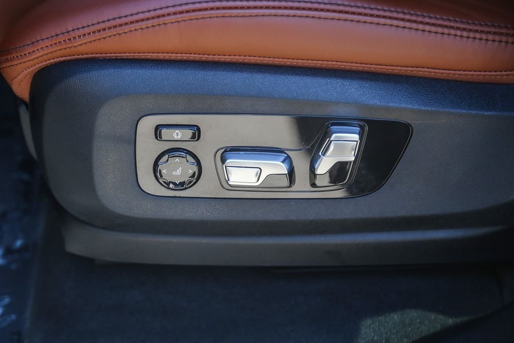 Used 2025 Green Metallic BMW xDrive40i image 17