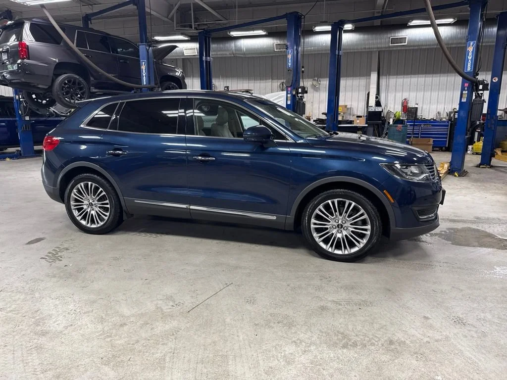 Used 2017 Blue Lincoln Reserve image 8